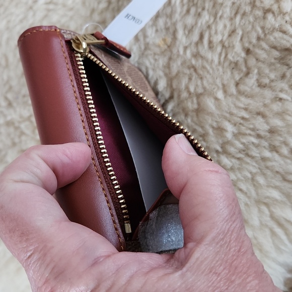 NWT Coach Colorblock Wyn Small Signature Leather Wallet 🤎🎁♥️ - Picture 7 of 16